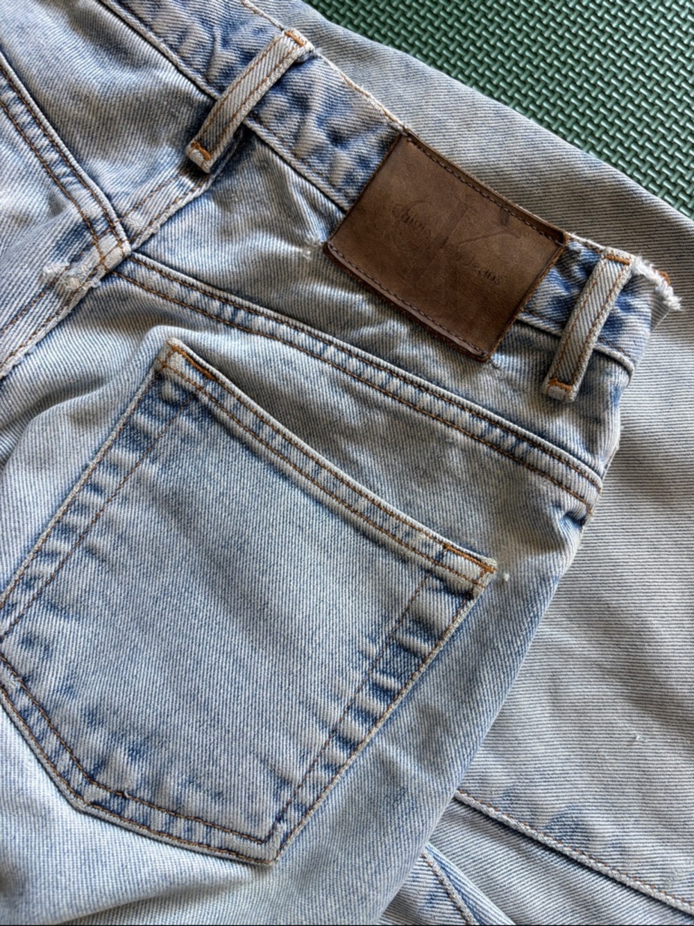 VTG Calvin Klein High Rise Tapered Leg Light Wash Jeans Size 26 Waist - Picture 7 of 16